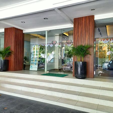 Andita Syariah Hotel Surabaya Buitenkant foto