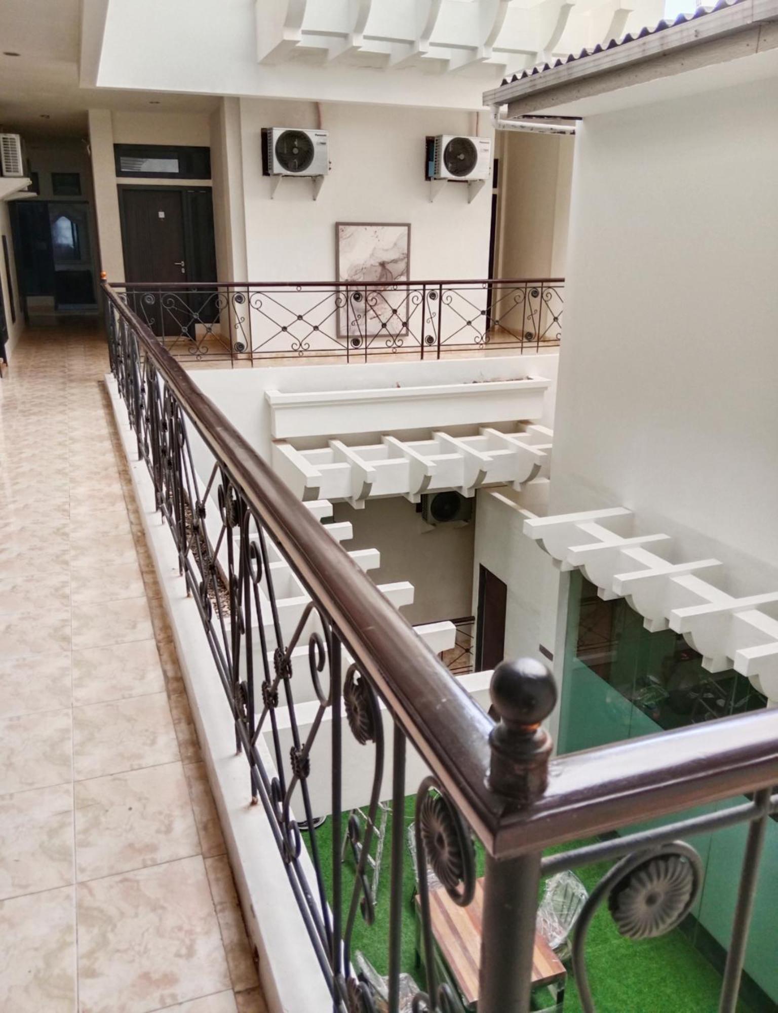 Andita Syariah Hotel Surabaya Buitenkant foto