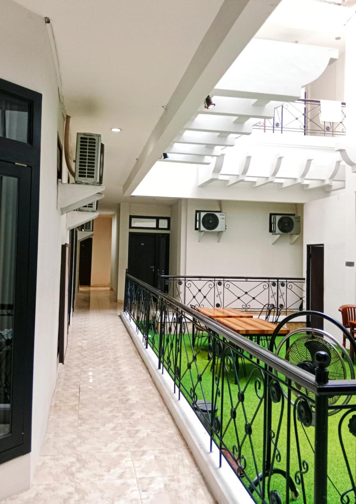 Andita Syariah Hotel Surabaya Buitenkant foto